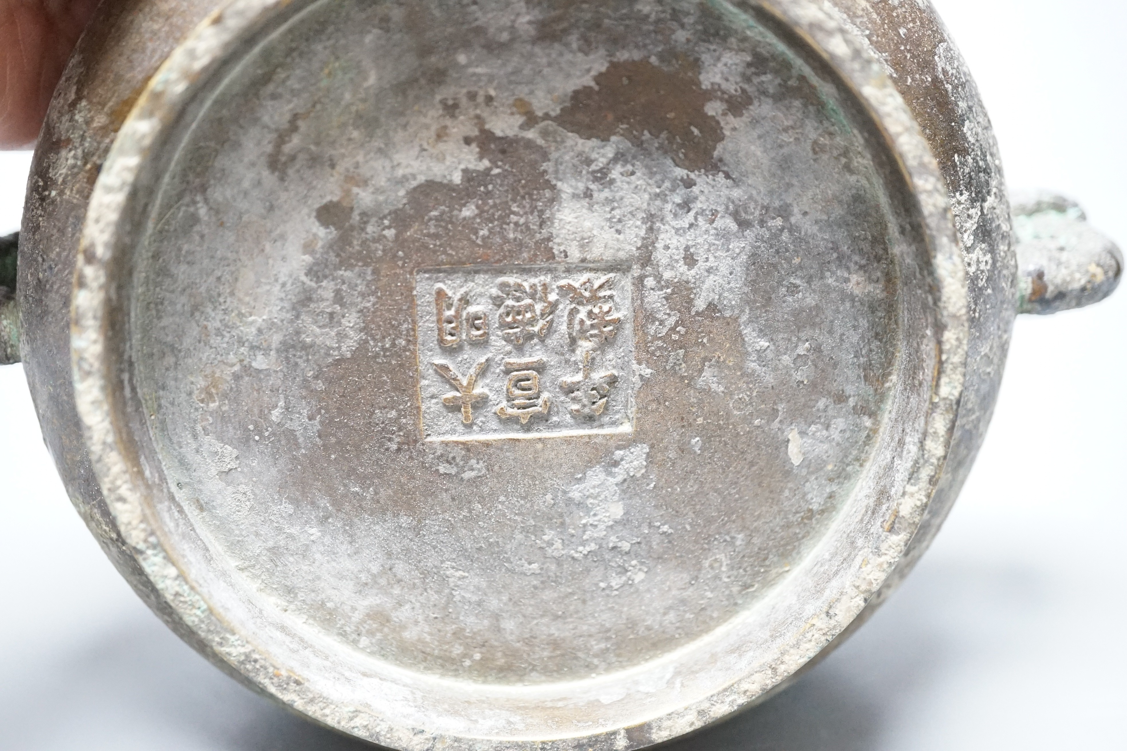 A Chinese bronze censer, 17cm